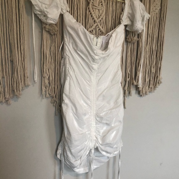 White mini dress with ruching and ties 👀🔥 - Picture 2 of 4